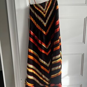 NEVER WORN Anthropologie Maxi dress with small cut out in the back - Size Medium